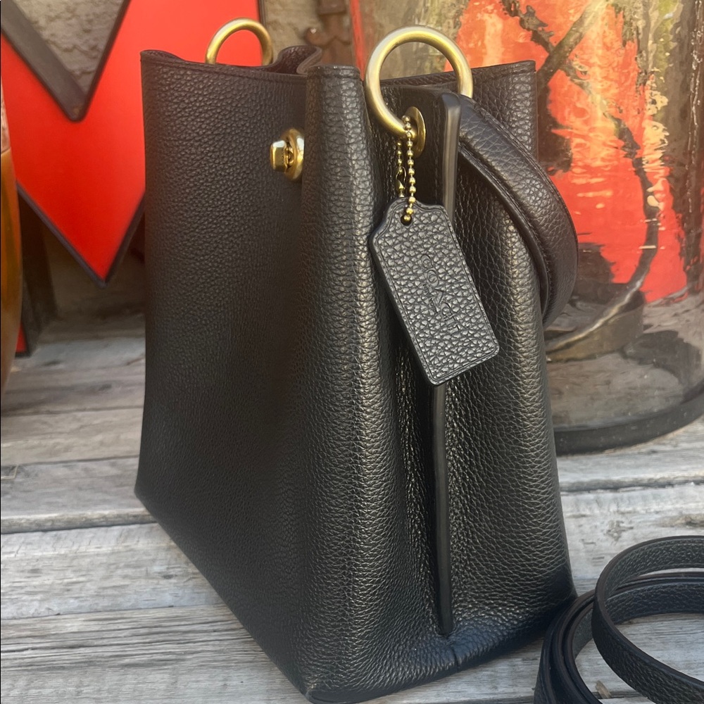 Classic Black Coach Leather Shoulder bucket  Bag with Gold Hardware. Like new. - Picture 3 of 7